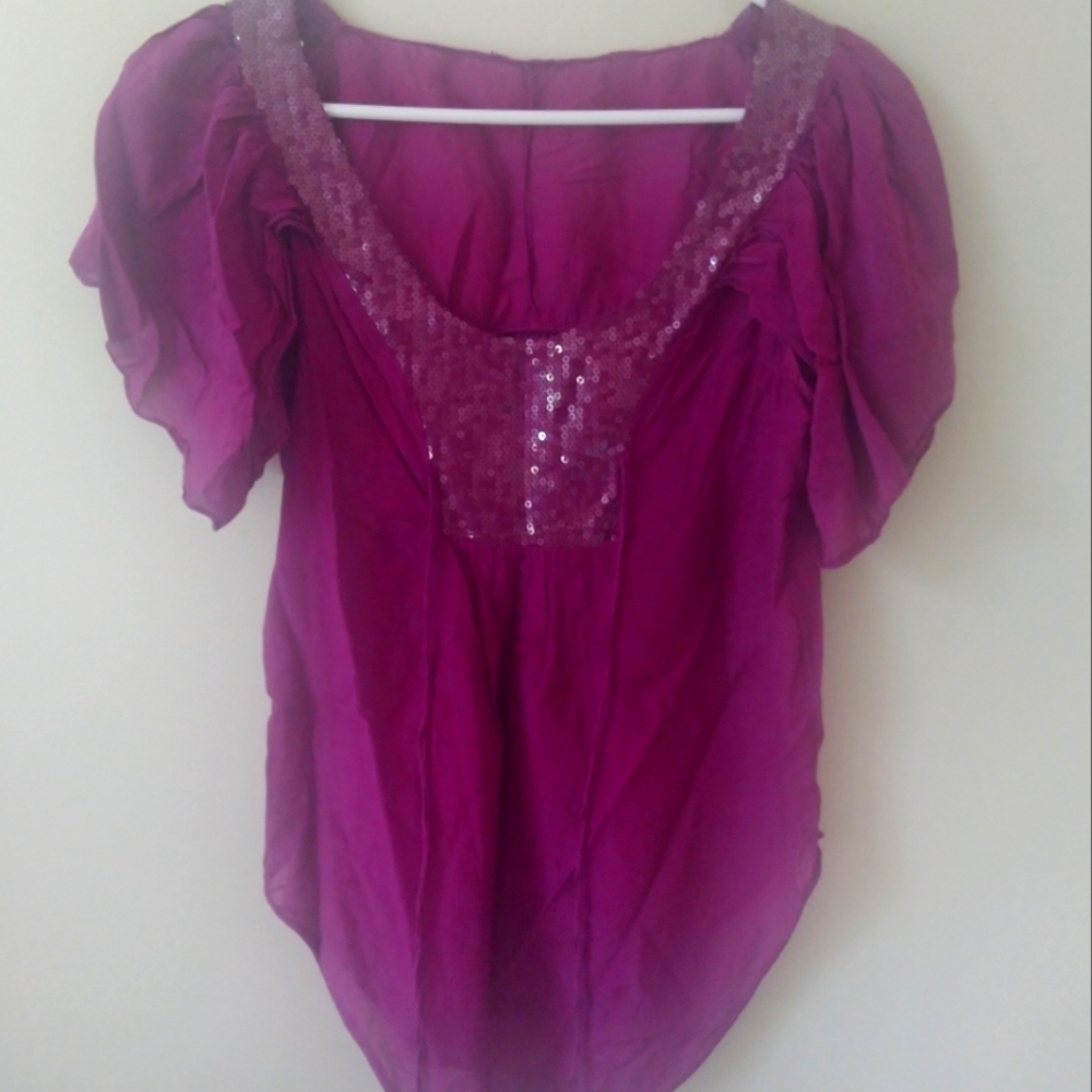 Flowy top with sequin design